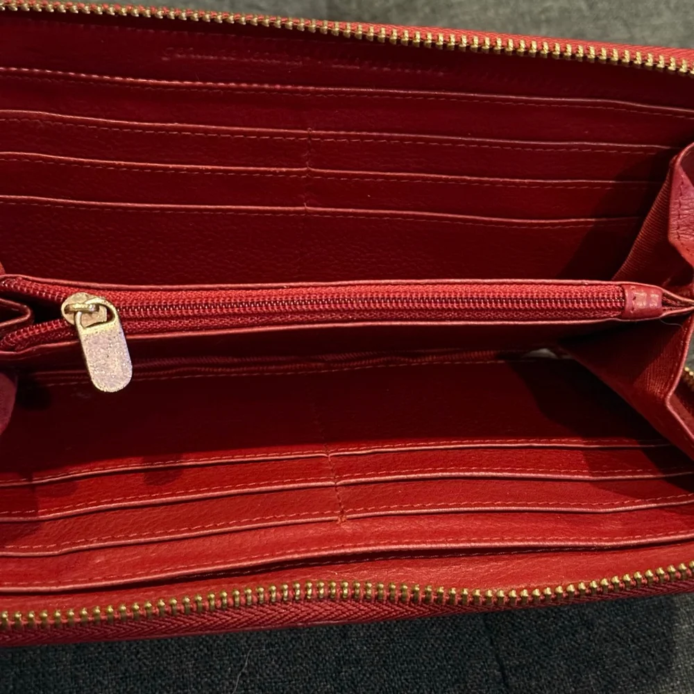 Cynthia Rowley Women’s Red Leather Wallet Gold Hardware Detachable Wrist Strap